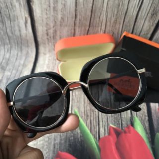 Kính miu tròn viền vuông