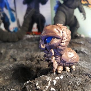 Mô hình đồ chơi khủng long Godzilla. ấu trùng Mothra siêu kute.