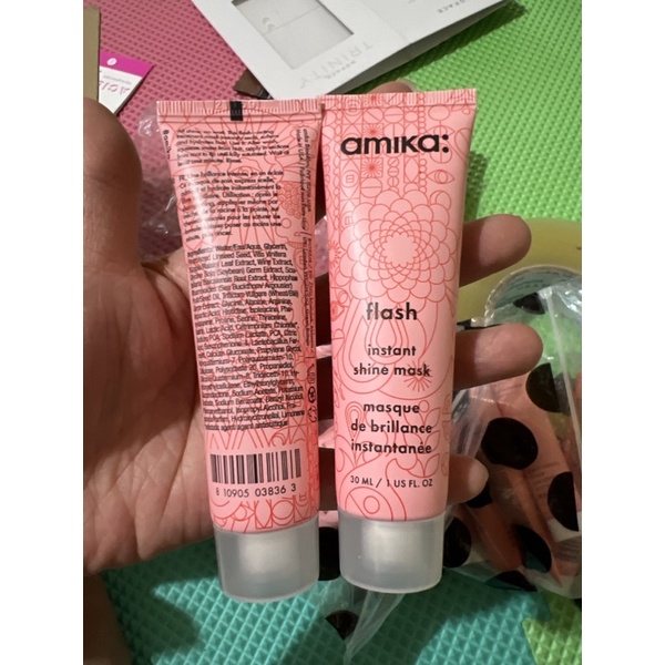 Mặt nạ dưỡng mềm và bóng tóc Amika Instant Shine mask 30ml