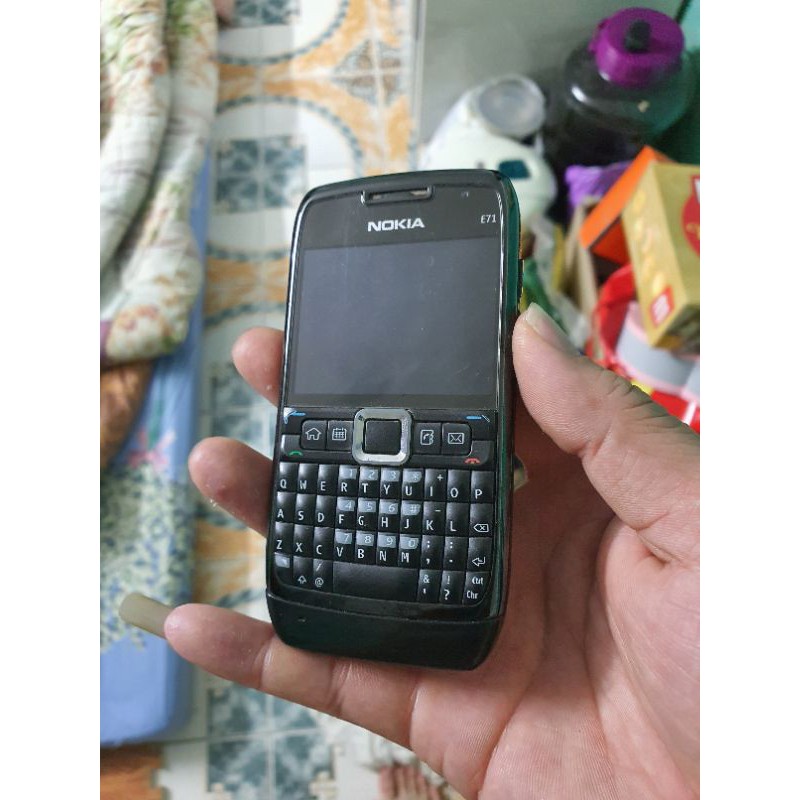 Nokia e71.