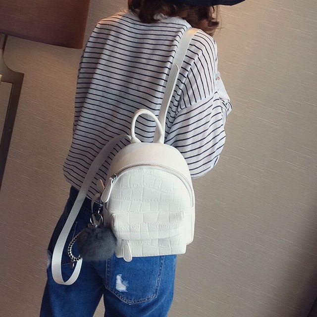 Balo vân da rắn tặng kèm móc quả bông