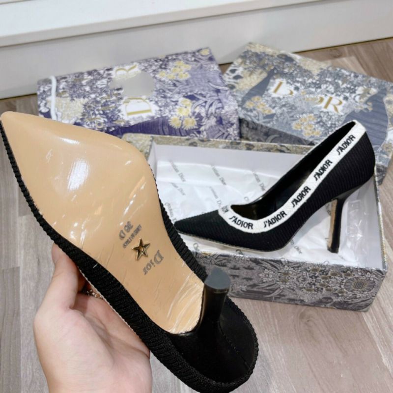 Giày cao gót Dio.rr gót cong viền chữ thêu