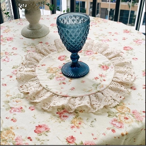 Tấm lót ren Landecor họa tiết hoa sang trọng trang trí bàn ăn, bàn trà