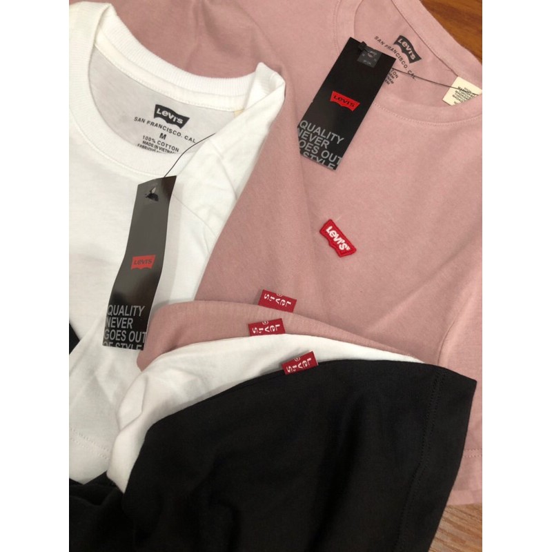 Áo thun thêu logo levis