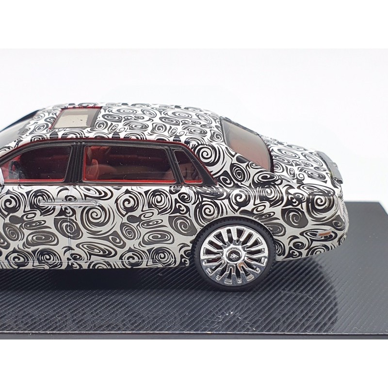 Xe Mô Hình Rolls-Royce Phantom 1:64 Collector's Model (Trắng Hoạ Tiết Đen)