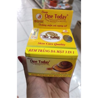 Kem Dưỡng Trắng Da Mặt 3 Trong 1
