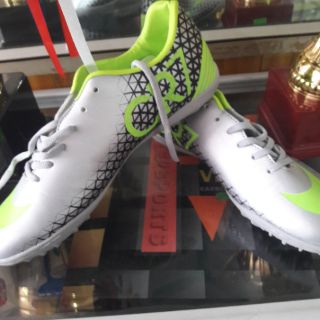 Giày đá bóng CR7