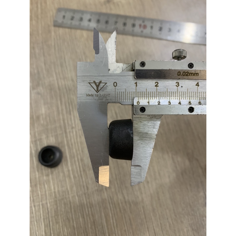 Đế chân cao su bắt vít - nút chân tủ