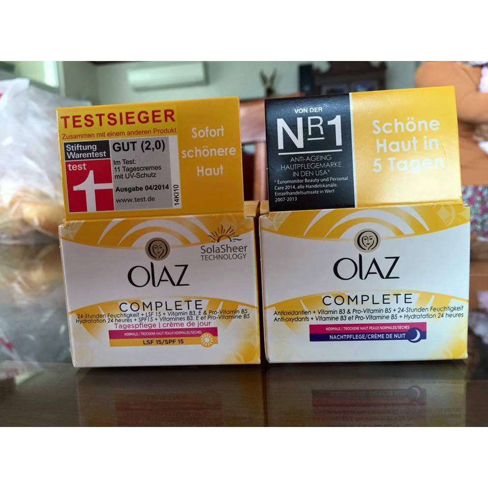 Dưỡng da ngày đêm Olaz Complete