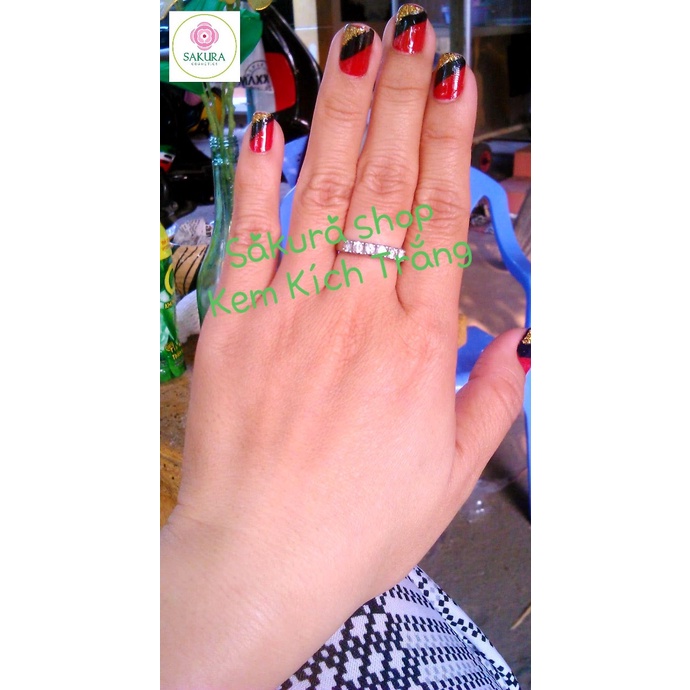 Sữa tắm Dâu Tây Thái Lan giúp trắng da toàn thân 250ml