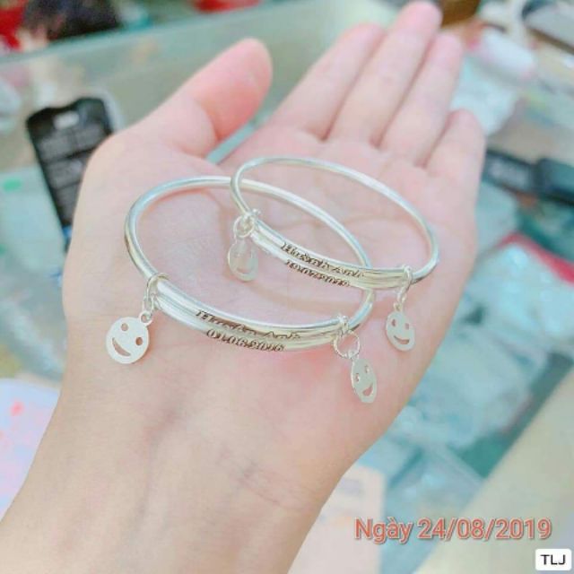 lắc tay bạc ta khắc tên cho bé