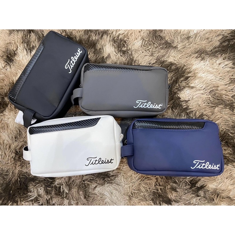 Túi cầm tay golf Titleist có khoá kéo đựng đồ cá nhân tiện lợi,golf bag
