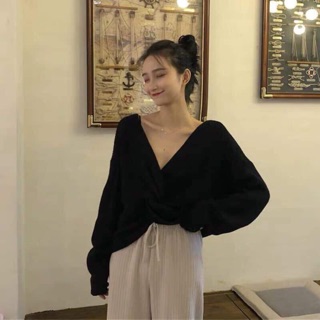 Áo len xoắn và giày