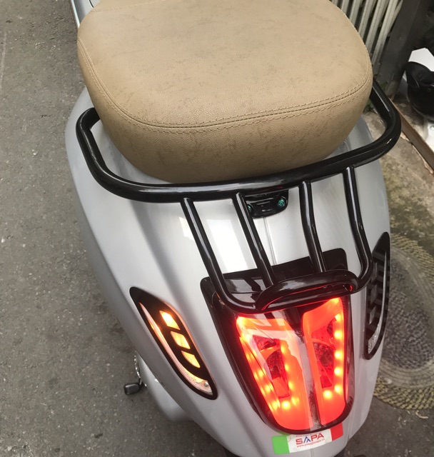 bộ chụp đèn (ốp đèn) xi nhan dành cho vespa sprint và primavera