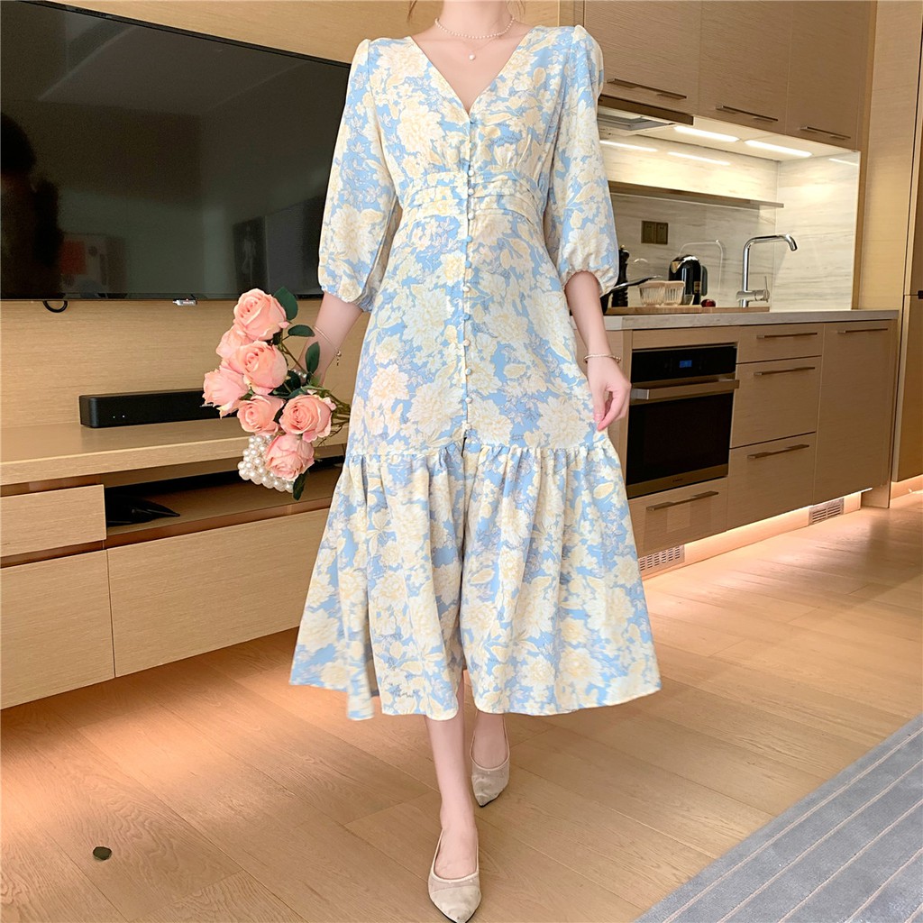 M156 - Váy body đuôi cá Ulzzang cổ V tay bồng đính nút trước xẻ tà eo chun họa tiết mây hoa