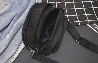 Túi đeo chéo mini trái đất (có sẵn, tặng huy hiệu)