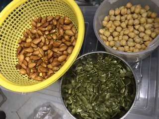 Hạnh nhân sống nhập khẩu