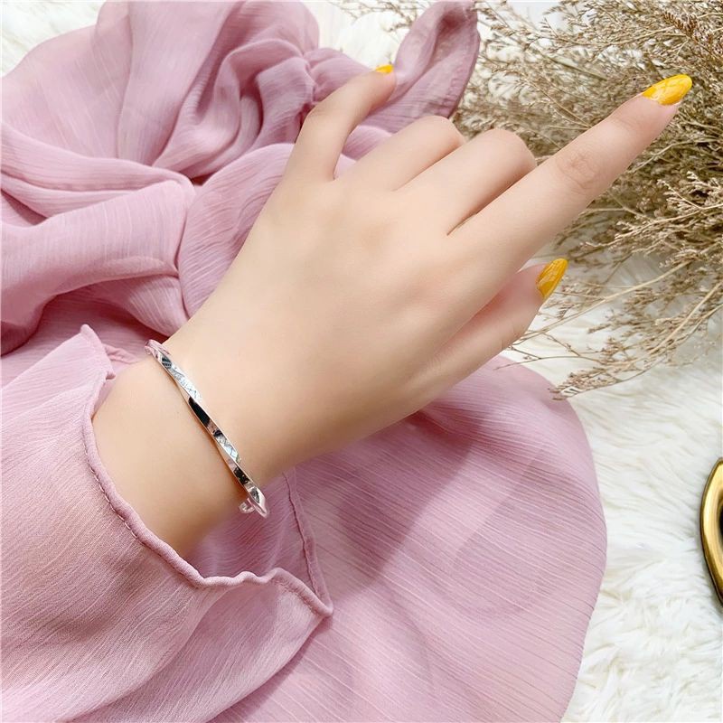 Vòng Tay Mạ Bạc Gắn Chuông Phong Cách Retro Phù Hợp Cho Nam Và Nữ