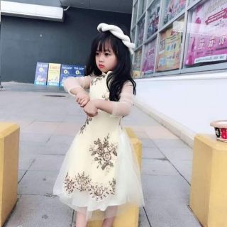 Áo dài thuê hoa con vang và trắng