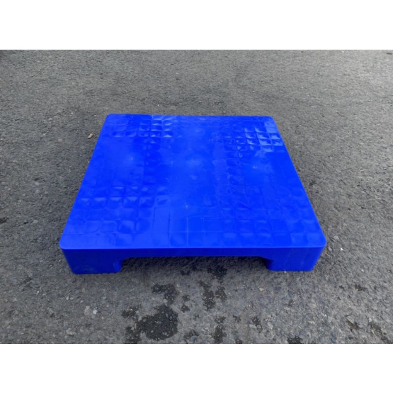 Pallet nhựa bít 60x60x10cm