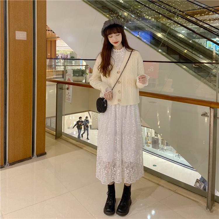 Set váy ren cổ cao dài tay và áo cardigan