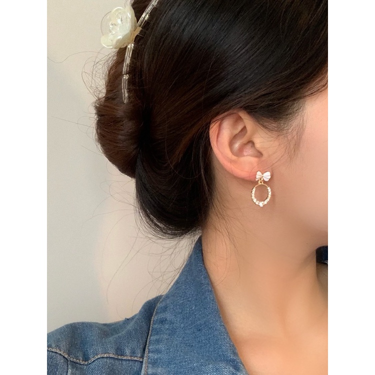 Hoa tai nơ hình tròn nữ tính