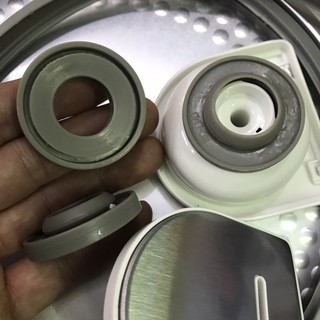 Gioăng Giữ Nắp Van Hơi Nồi Cơm điện Toshiba ( giá 1 cái - Roăng Ron zoăng)  lẫy nút mở vung nắp linh phụ kiện, phụ tùng