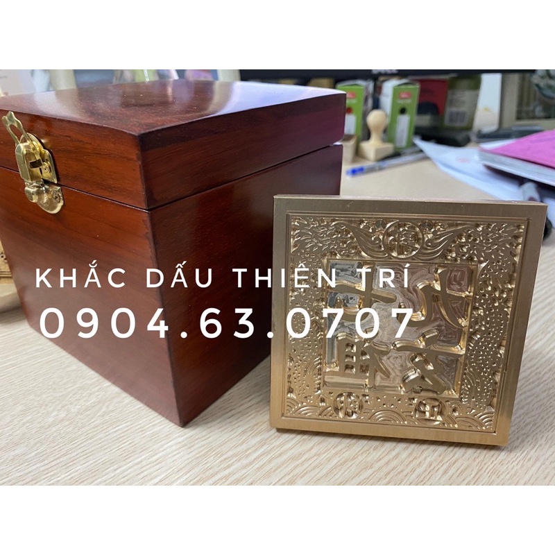 Dấu đồng 6 cm , cán gỗ đen .khắc máy cnc