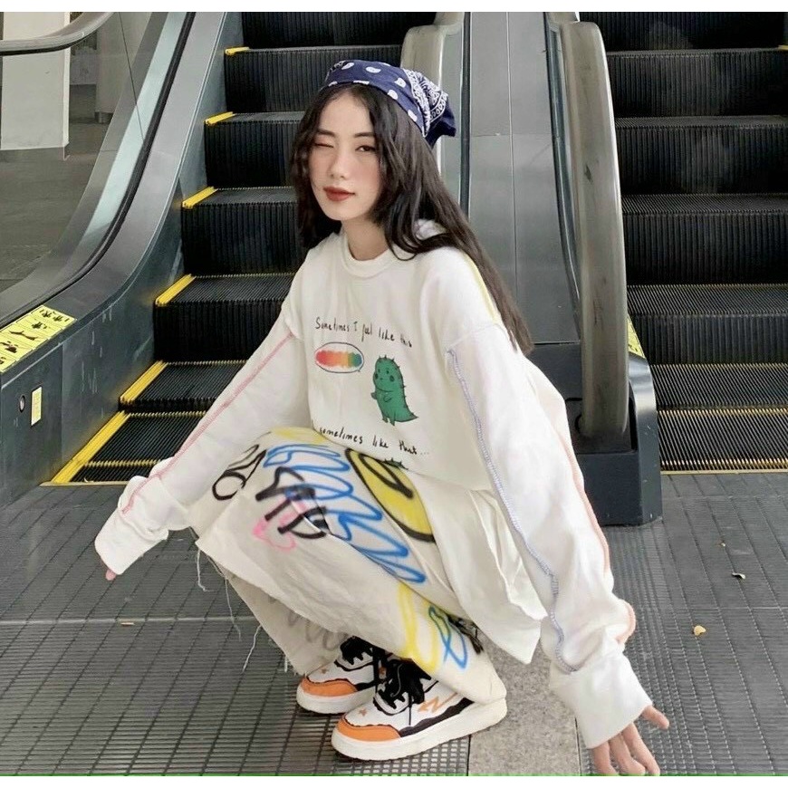 Áo sweater form rộng tay dài cổ tròn viên dọc tay màu trắng