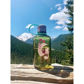 Bình nước Glossier Water Bottle