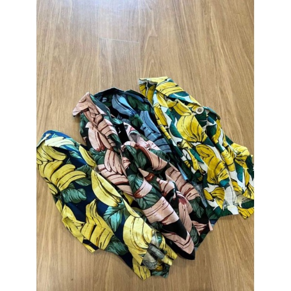 Áo crop cổ vest vải linen họa tiết