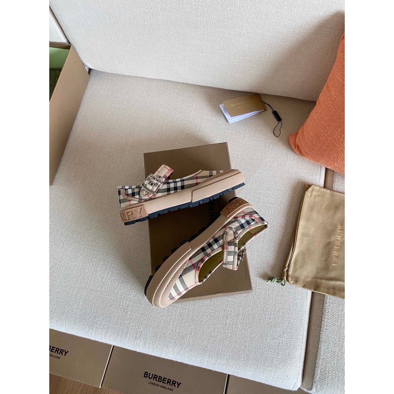 Giày búp bê thời trang nữ Burberry da thật cao cấp, thiết kế quai điệu đà chỉnh thắt được, phía sau giày có chữ BBR.