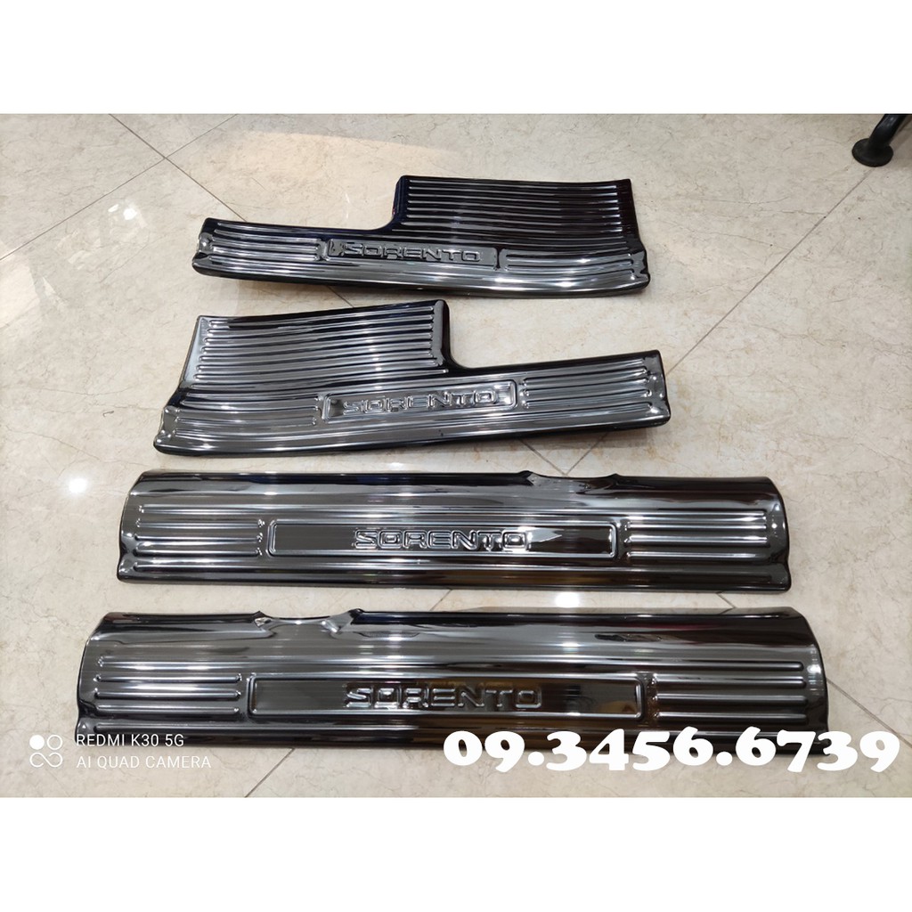 Ốp bậc cửa, nẹp bước chân trong xe Sorento 2021 2022- Bộ 4 Chi tiết+ tặng keo trợ dính trang trí chống xước bậc cửa xe