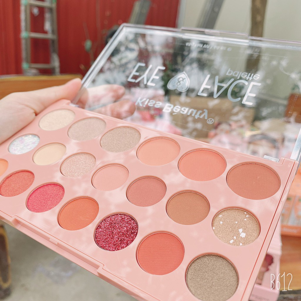 Phấn mắt má EYE FACE 20 ô của kissbeauty màu sáng và nhũ | BigBuy360 - bigbuy360.vn