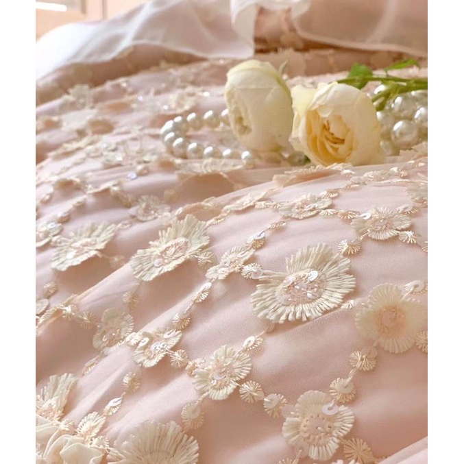 Bộ Chăn Ga Lụa Chanel 100s đính hoa nổi tone hồng bèo dúm điệu đà xinh xắn