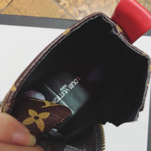 Giày sneaker LV