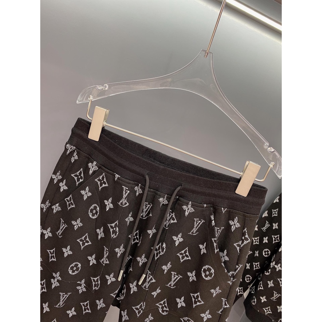 Set bộ đồ nam thời trang cao cấp Louis Vuitton LV thiết kế trẻ trung và năng động với phong cách thể thao