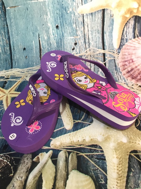Dép lào bé gái.