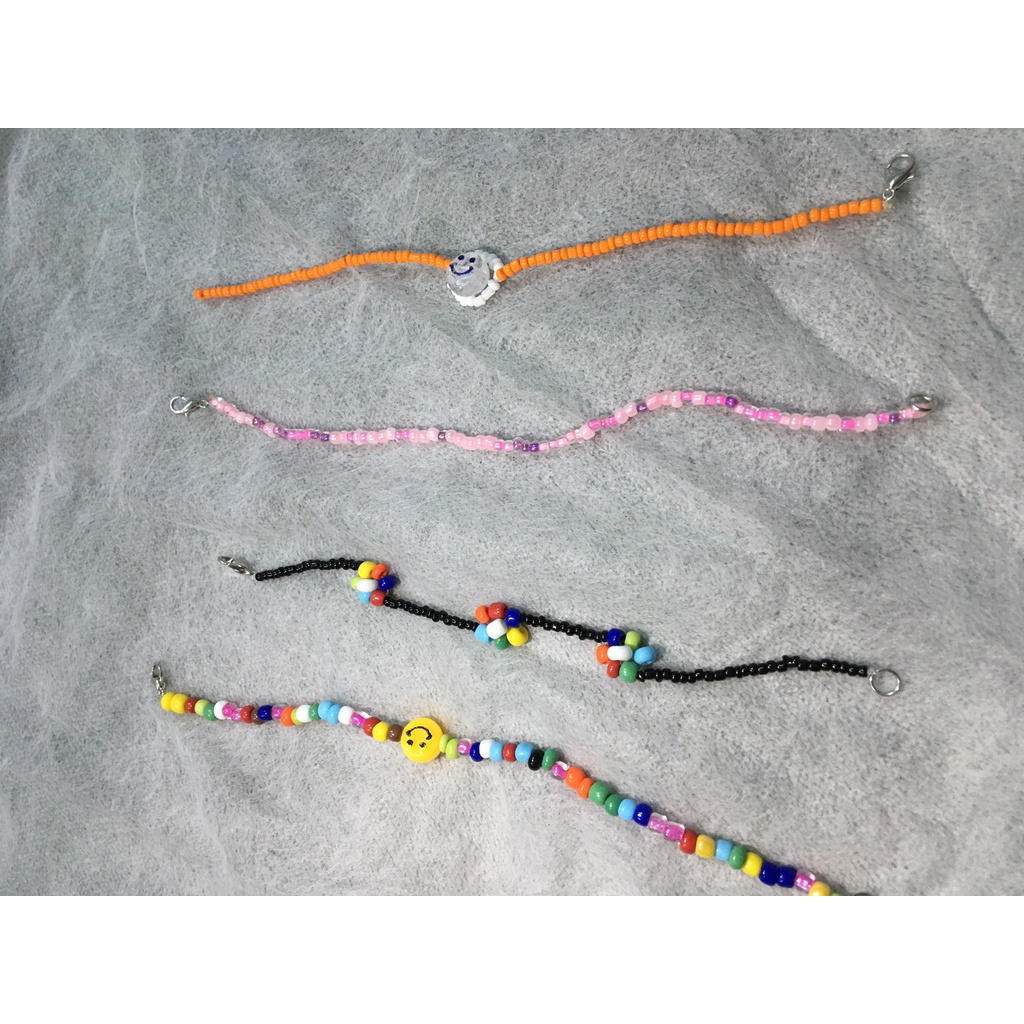 Vòng tay đính hạt cườm nhiều kiểu