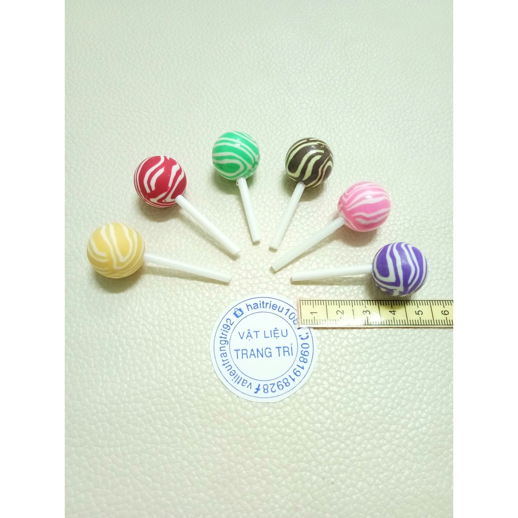 Mô hình kẹo mút tròn charm slime phụ kiện trang trí