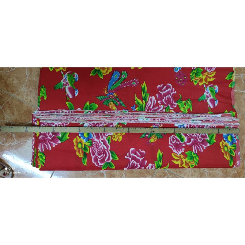 Vải con công đỏ trang trí ( khổ ngang 1,6m )