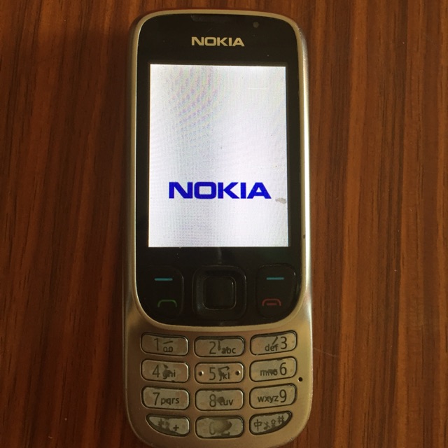 Nokia 6303i đời đầu .