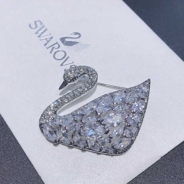 【Without losing luster】Swarovski SWAN LAKE Horse Eye Crystal Brooch-5240582