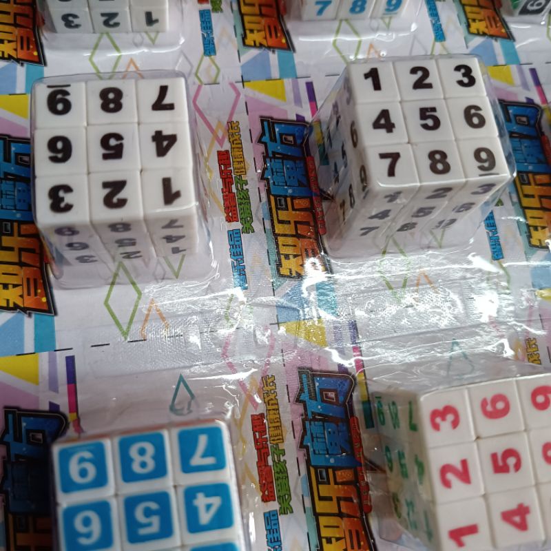 Đồ chơi rubik Vỉ 24 chiếc rubik mini