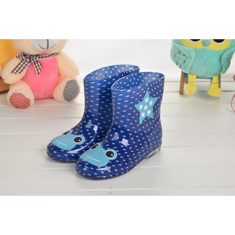 Ủng cho bé
