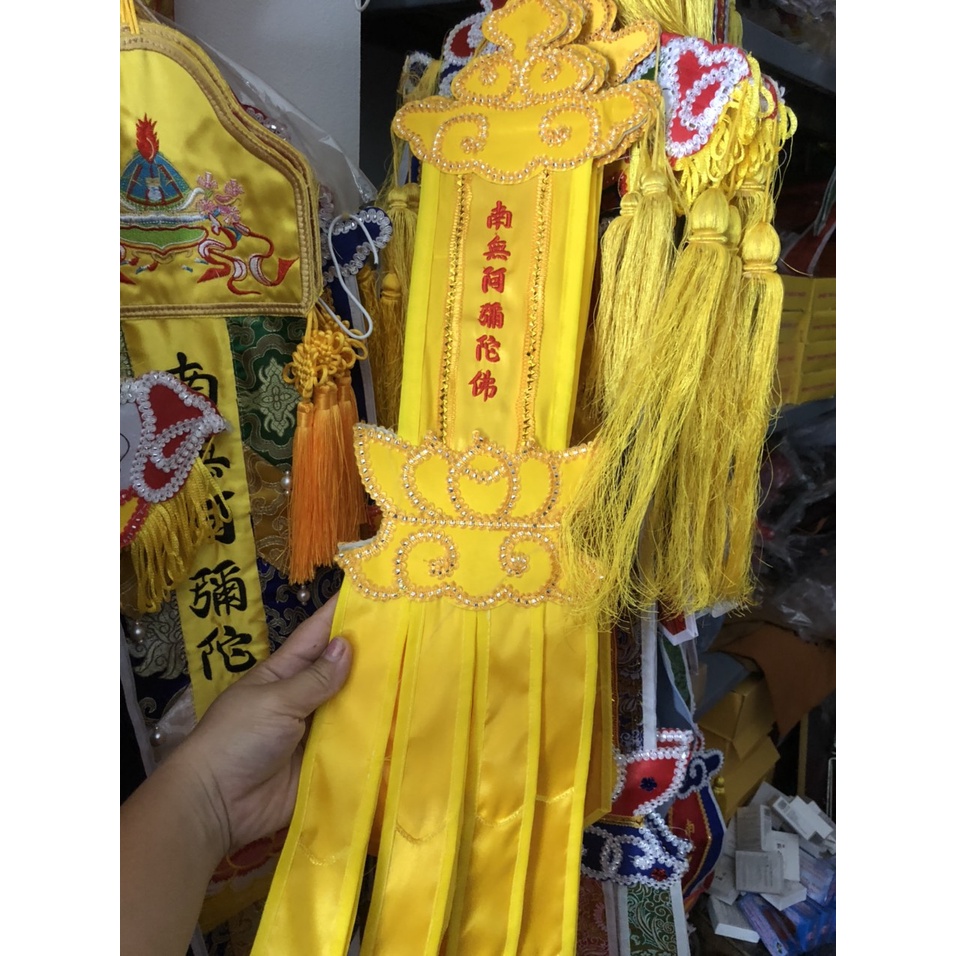 Phan treo vải vàng - phướn treo phật giáo
