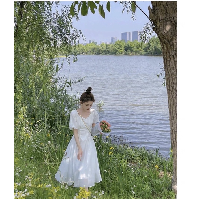 ĐẦM MIDI TRẮNG CỔ TIM ĐAN EO TAY BỒNG