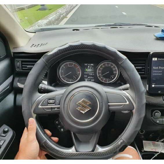 Bọc vô lăng chữ D cho xe Kia Seltos, XL7, Almera... kiểu dáng thể thao, ôm vô lăng, bám tay cầm