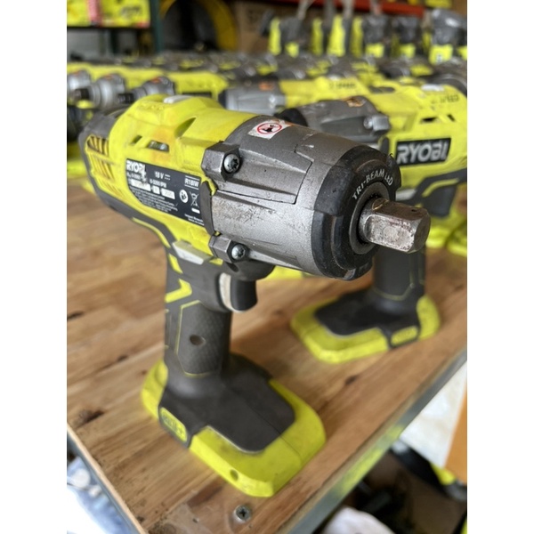 Máy bắn ốc Ryobi