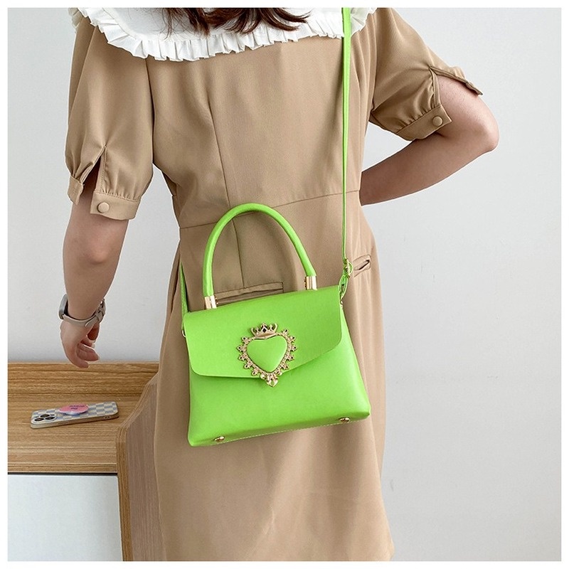 Túi Đeo Chéo Trang Trí Hình Trái Tim Phong Cách Cổ Điển Mẫu Mới 2022 NB00352